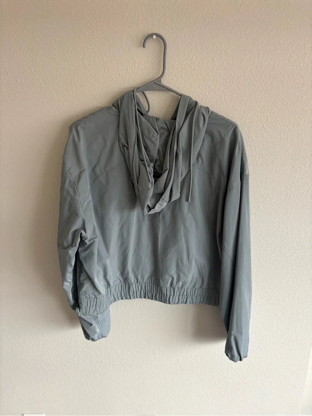 ALO Yoga lightweight hooded